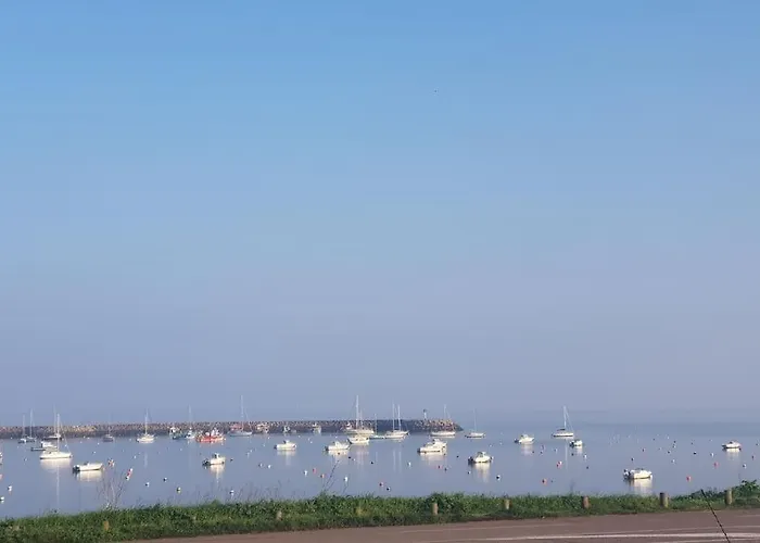 Maison De Vue Et Port Plaisance *