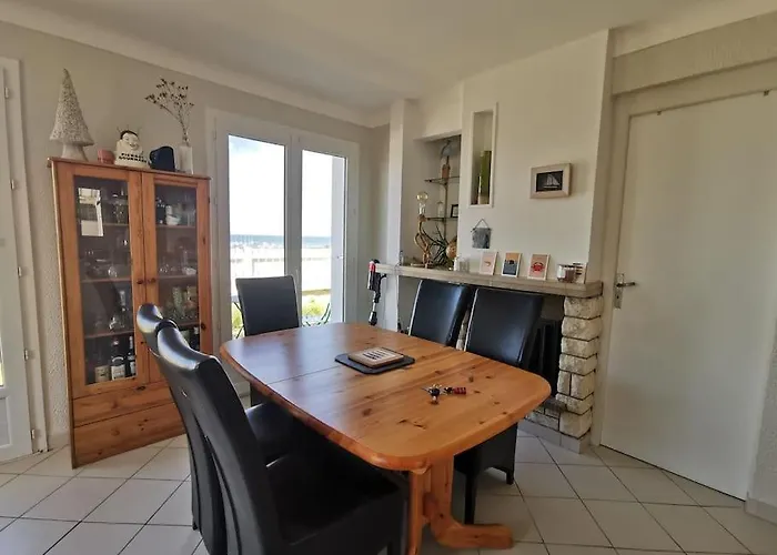 Maison De Vue Et Port Plaisance